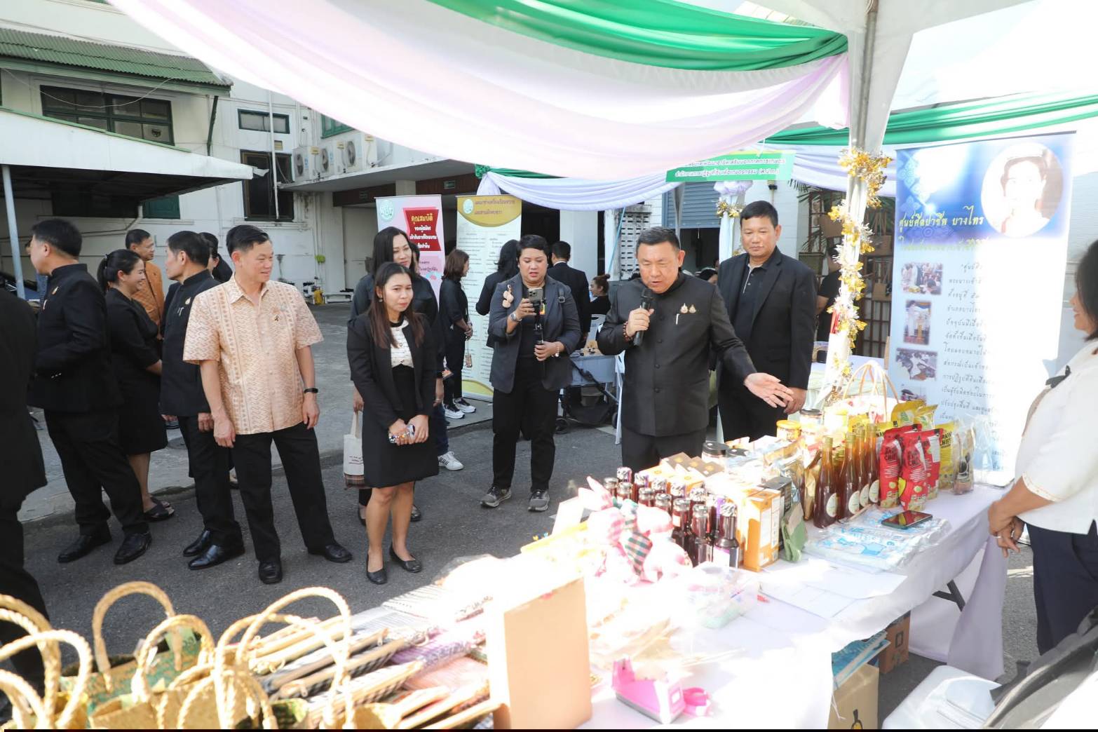 title - ส.ป.ก. เดินหน้าส่งเสริมรายได้เกษตรกร จัดงาน “ส่งความสุขปีใหม่ มอบให้เกษตรกรในเขตปฏิรูปที่ดิน” ทั่วประเทศ  ณ สำนักงานการปฏิรูปที่ดินเพื่อเกษตรกรรม ถนน ราชดำเนินนอก